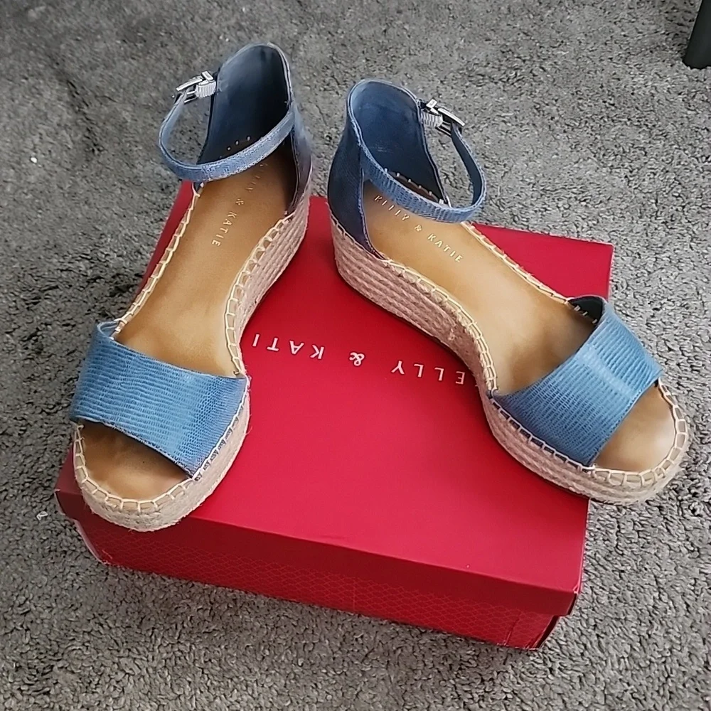 Kelly & Katie platform sandals - Picture 5 of 5